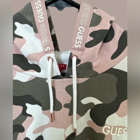 Guess hoodie top ( fit M-L ) - Picture 6 of 7